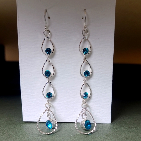 Elegant Silver Tone Blue Rhnistones Dangle Earrings - Picture 4 of 17